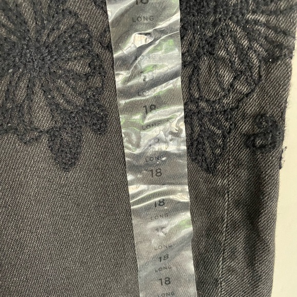 NWT AE Mom jeans - Picture 4 of 4